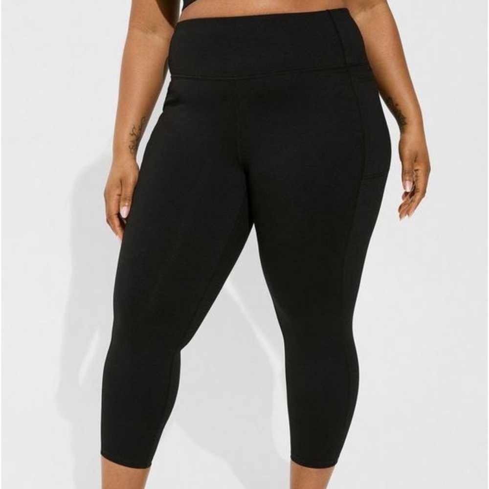 Torrid Performance Core Crop Active Legging With Side Pockets